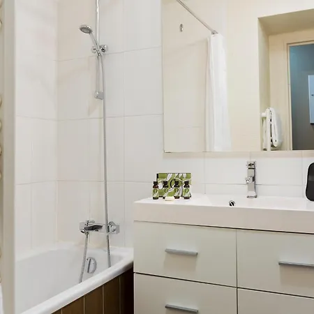 Appartement With Pool Park View *