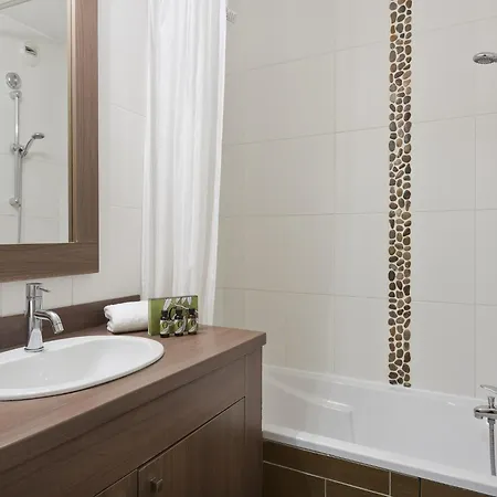 With Pool Park View Appartement Ferney-Voltaire